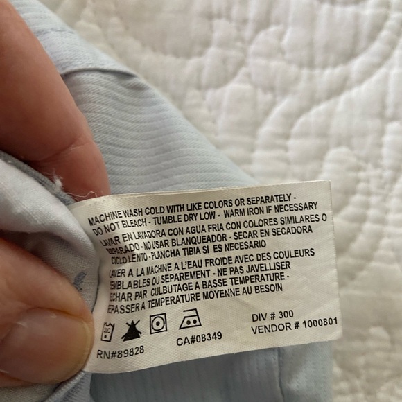 Gloria Vanderbilt Bermuda Shorts Light Blue Pin Stripe Flat Front Size 6 - Picture 4 of 13